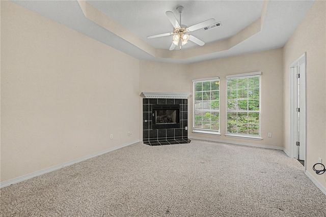 1738 N Hunters Ridge, Fayetteville, AR 72701