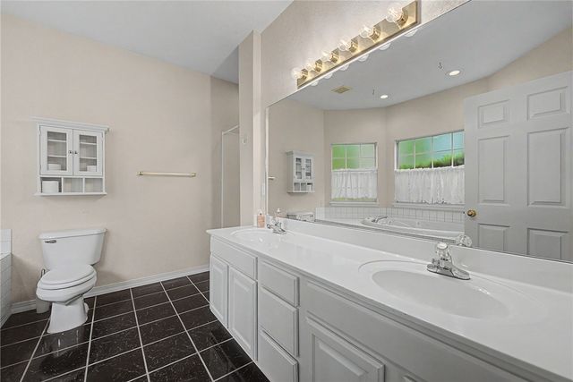 1738 N Hunters Ridge, Fayetteville, AR 72701