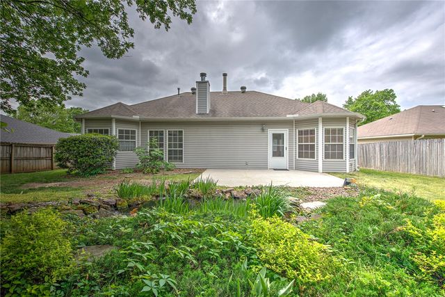1738 N Hunters Ridge, Fayetteville, AR 72701