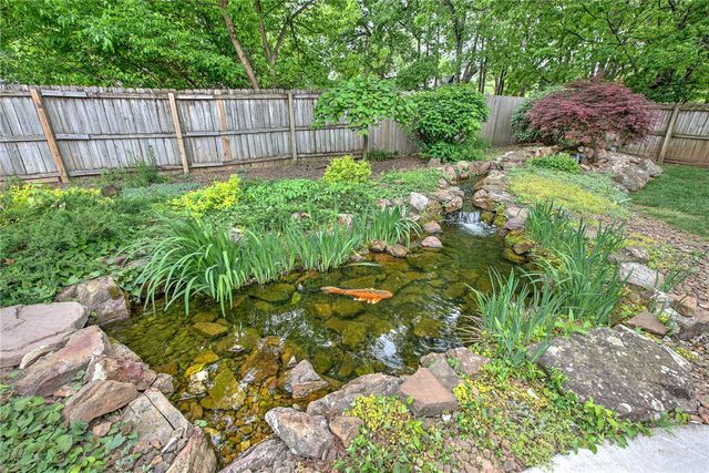 1738 N Hunters Ridge, Fayetteville, AR 72701
