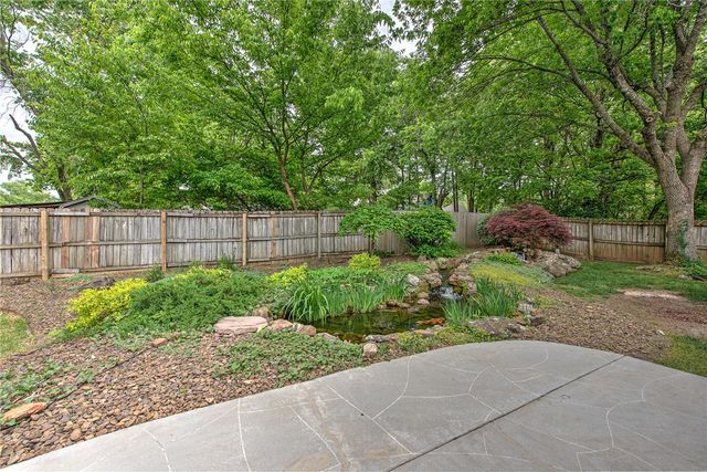 1738 N Hunters Ridge, Fayetteville, AR 72701