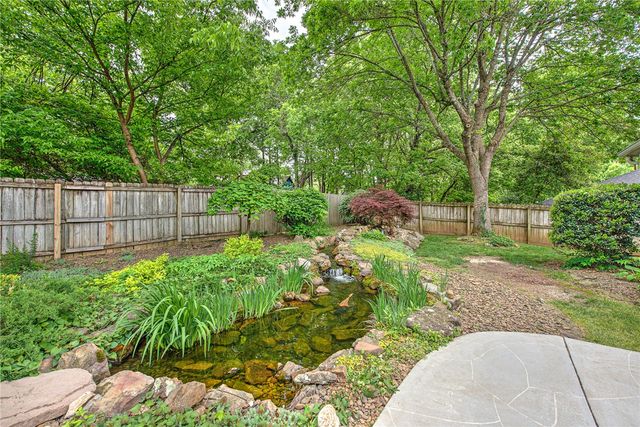 1738 N Hunters Ridge, Fayetteville, AR 72701