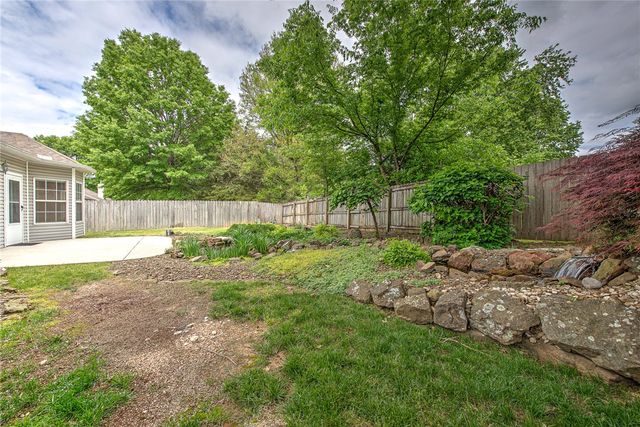 1738 N Hunters Ridge, Fayetteville, AR 72701