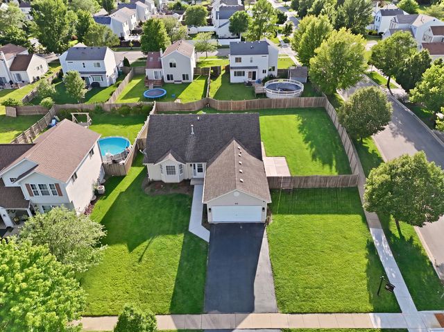805 Thorn Creek Drive, Joliet, IL 60436