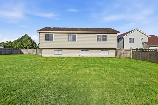 805 Thorn Creek Drive, Joliet, IL 60436