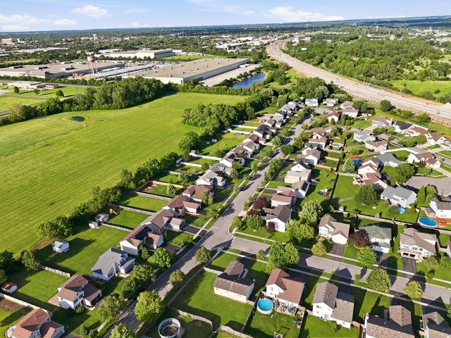 805 Thorn Creek Drive, Joliet, IL 60436
