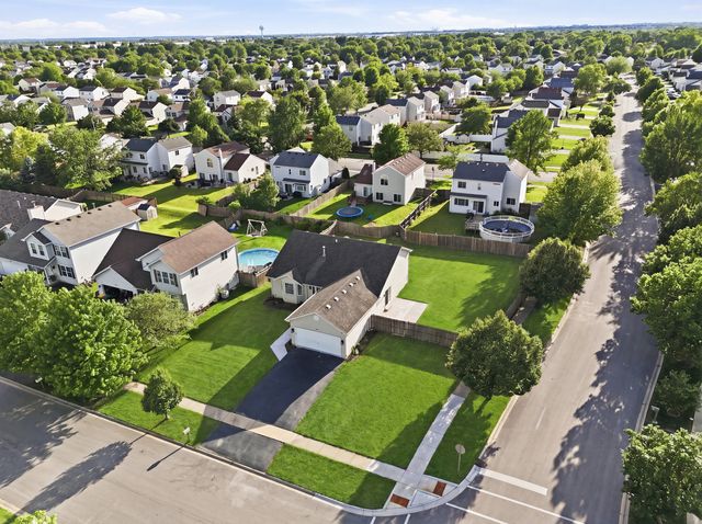 805 Thorn Creek Drive, Joliet, IL 60436