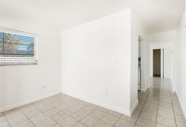 565 NE 160th Ter, Miami, FL 33162