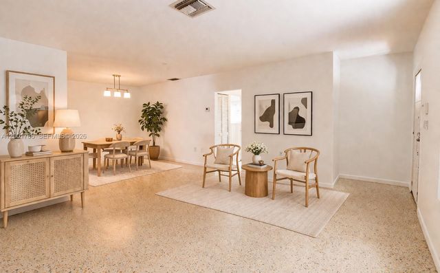 565 NE 160th Ter, Miami, FL 33162