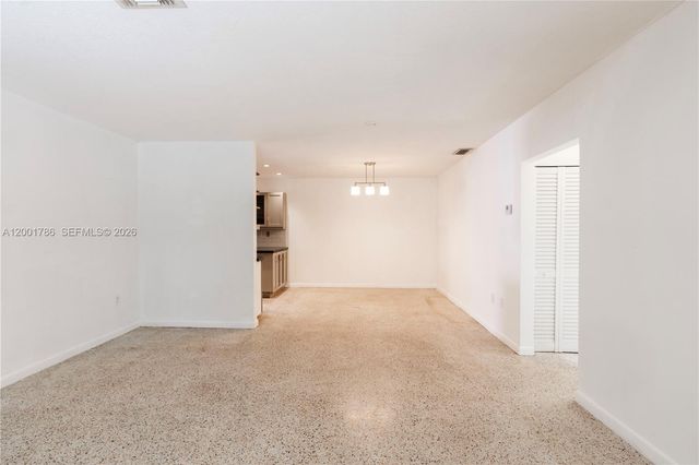 565 NE 160th Ter, Miami, FL 33162