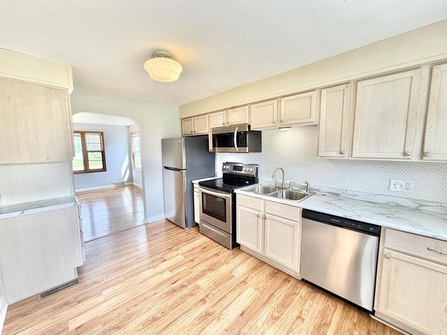 20 S Ringold Street, Janesville, WI 53545