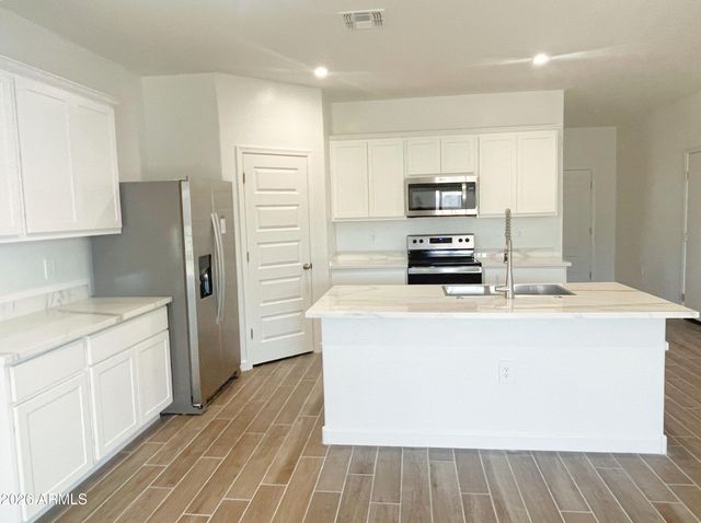 2760 W Stradling Avenue, Apache Junction, AZ 85120