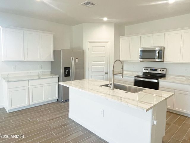 2760 W Stradling Avenue, Apache Junction, AZ 85120