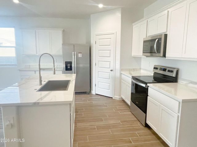 2760 W Stradling Avenue, Apache Junction, AZ 85120