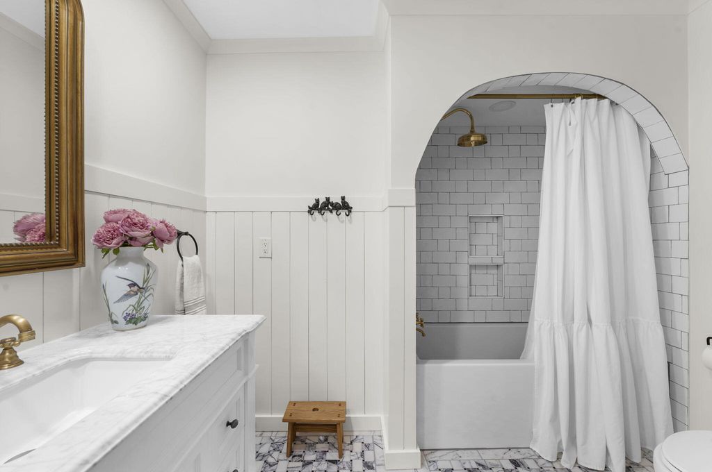 Image 27 of property listing at 276 Copahee Road, Mount Pleasant, SC 29464