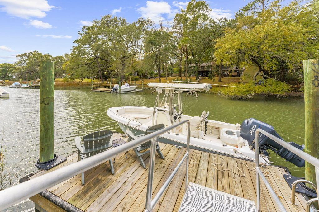 Image 39 of property listing at 276 Copahee Road, Mount Pleasant, SC 29464