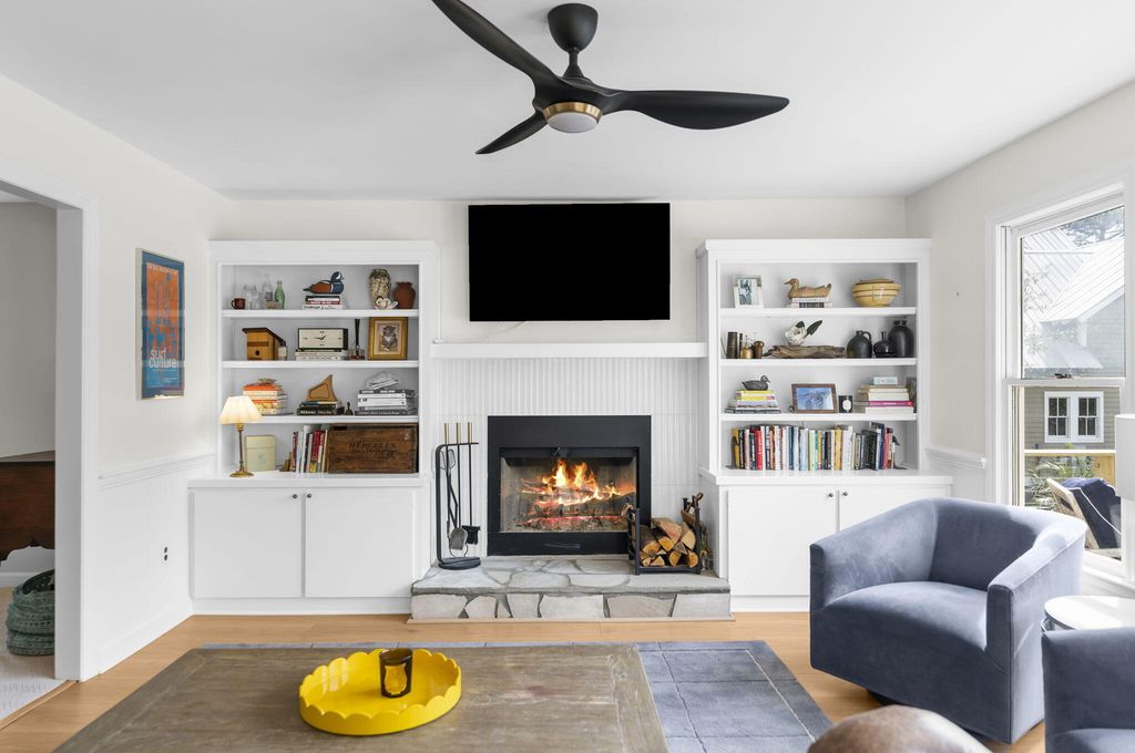 Image 9 of property listing at 276 Copahee Road, Mount Pleasant, SC 29464