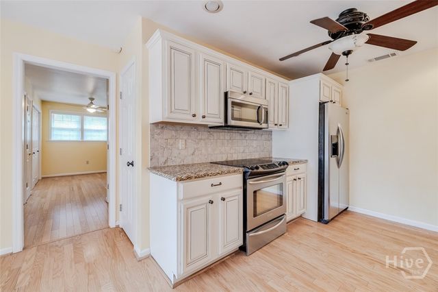 22 River Oaks Road, Savannah, GA 31410