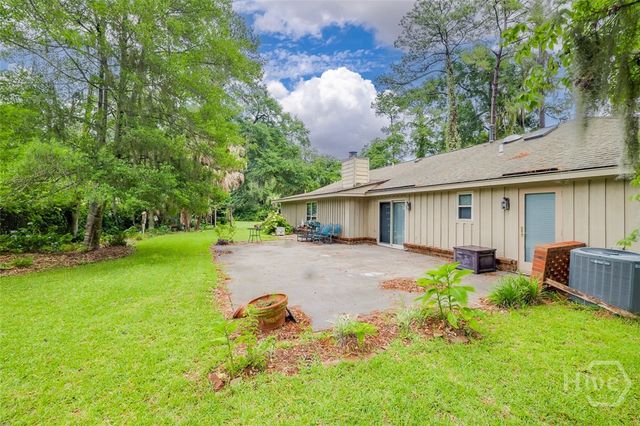 22 River Oaks Road, Savannah, GA 31410