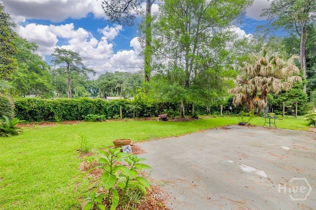 22 River Oaks Road, Savannah, GA 31410