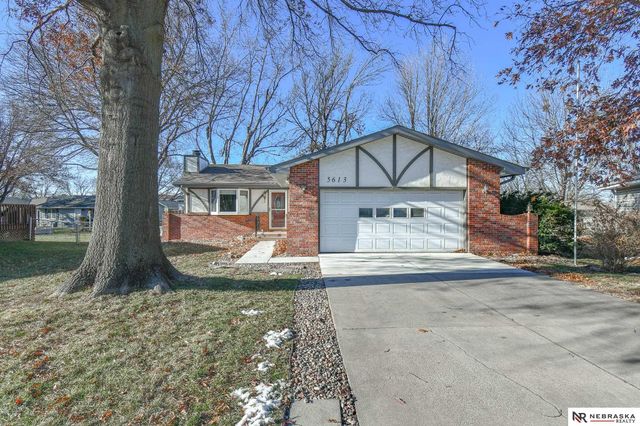 5613 Briar Patch Circle, Lincoln, NE 68516
