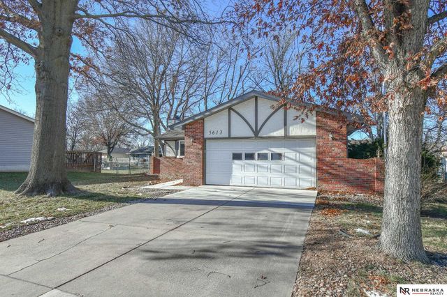 5613 Briar Patch Circle, Lincoln, NE 68516