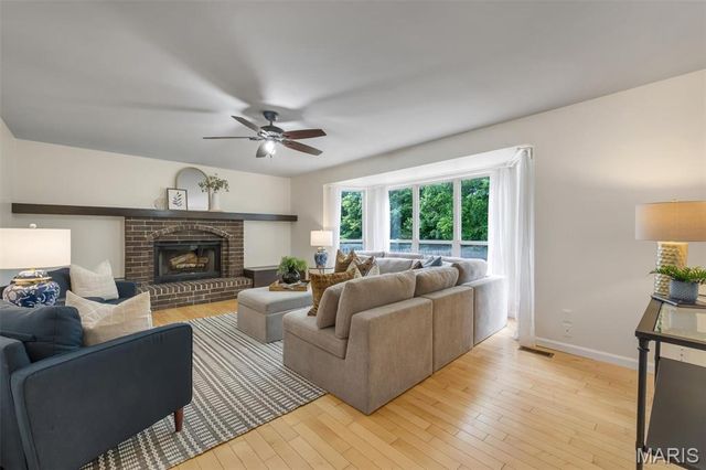 11414 Oxbridge Court, St Louis, MO 63146