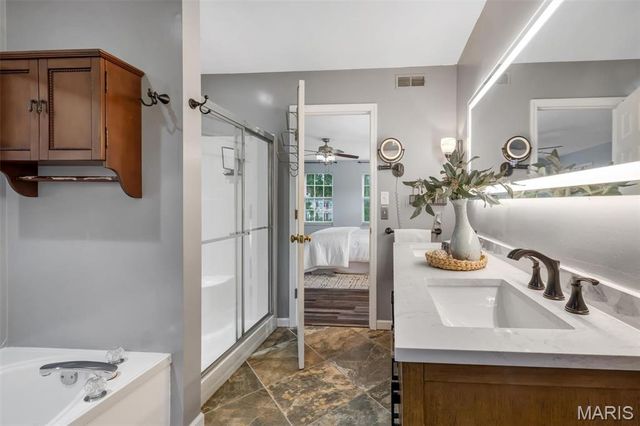 11414 Oxbridge Court, St Louis, MO 63146