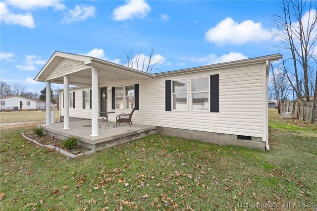 1323 W Kenwood Drive, Austin, IN 47102