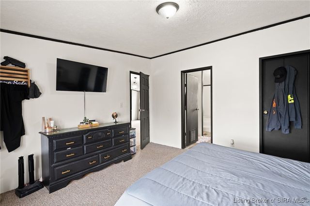 1323 W Kenwood Drive, Austin, IN 47102