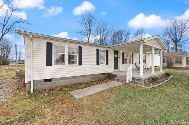 1323 W Kenwood Drive, Austin, IN 47102