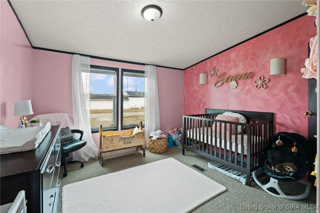 1323 W Kenwood Drive, Austin, IN 47102