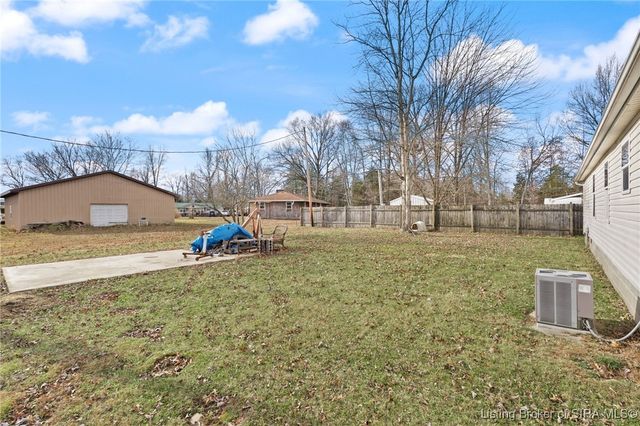 1323 W Kenwood Drive, Austin, IN 47102