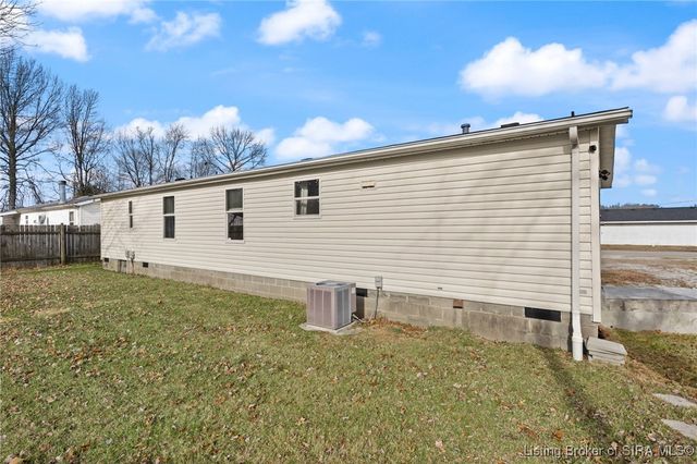 1323 W Kenwood Drive, Austin, IN 47102