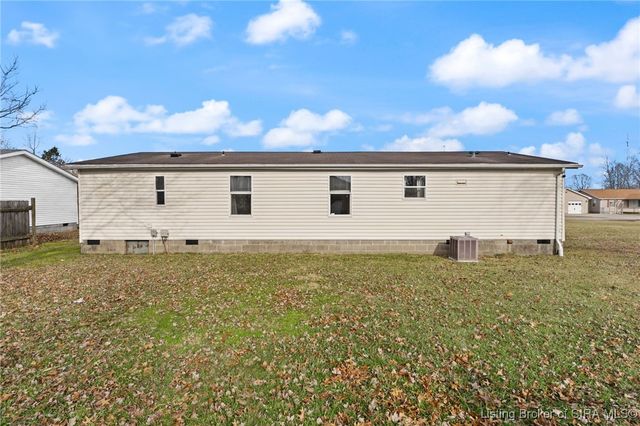 1323 W Kenwood Drive, Austin, IN 47102