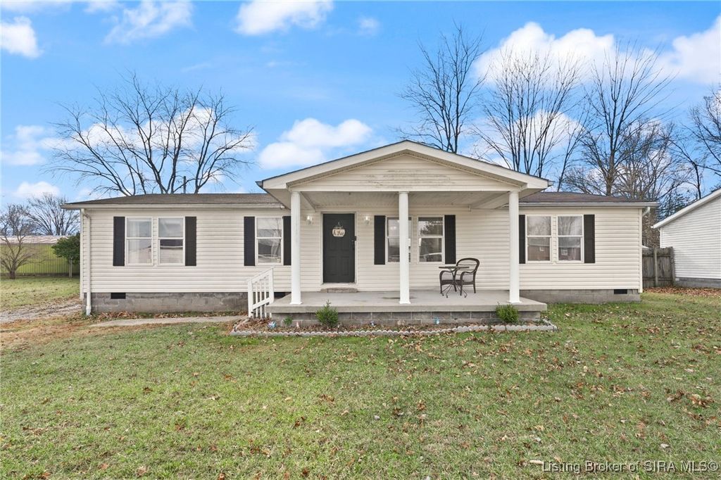 1323 W Kenwood Drive, Austin, IN 47102