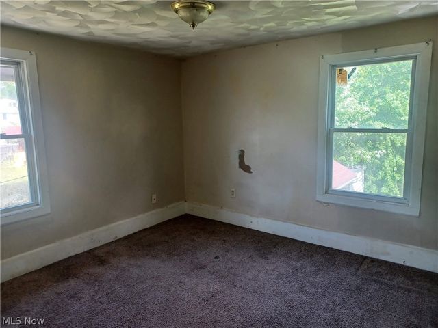 2031 Willard Avenue SE, Warren, OH 44484