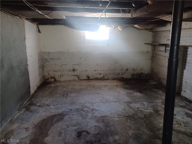 2031 Willard Avenue SE, Warren, OH 44484