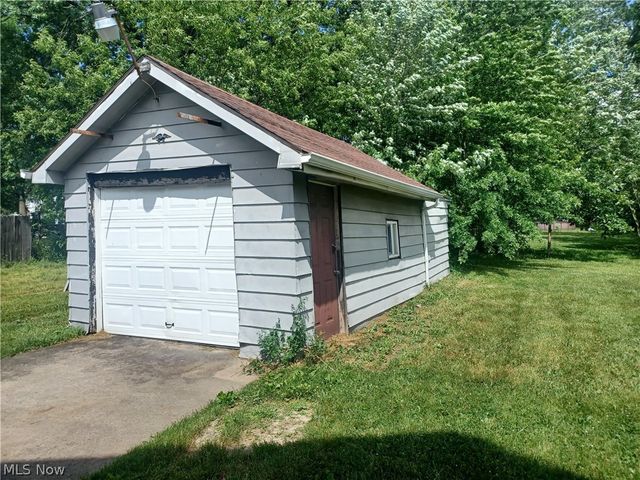 2031 Willard Avenue SE, Warren, OH 44484