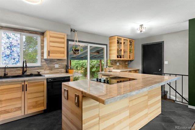 1216 Hathaway Drive, Colorado Springs, CO 80901