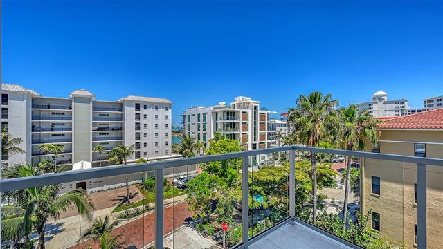 253 GOLDEN GATE POINT 401, Sarasota, FL 34236