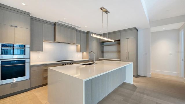 253 GOLDEN GATE POINT 401, Sarasota, FL 34236
