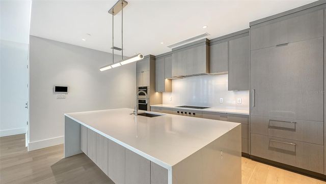 253 GOLDEN GATE POINT 401, Sarasota, FL 34236