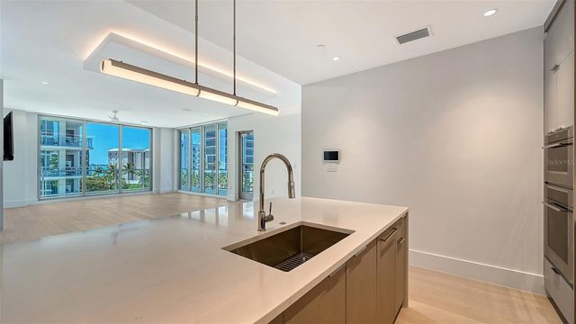 253 GOLDEN GATE POINT 401, Sarasota, FL 34236