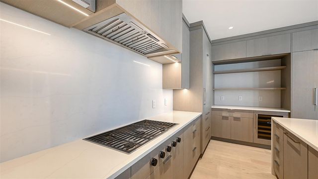 253 GOLDEN GATE POINT 401, Sarasota, FL 34236