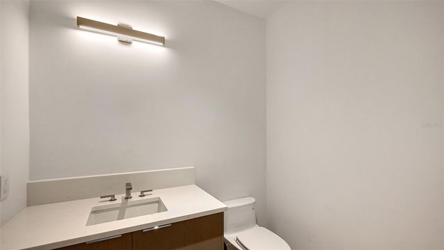 253 GOLDEN GATE POINT 401, Sarasota, FL 34236