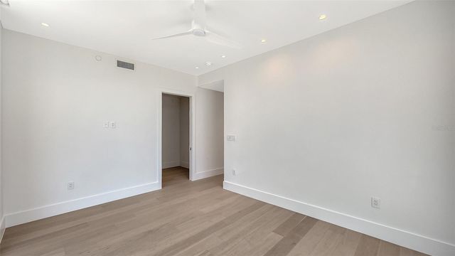 253 GOLDEN GATE POINT 401, Sarasota, FL 34236