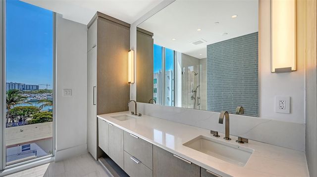 253 GOLDEN GATE POINT 401, Sarasota, FL 34236