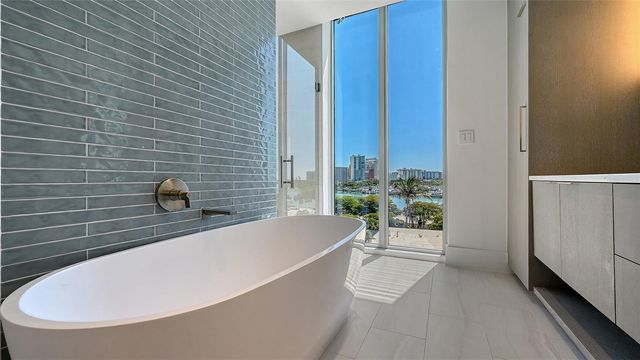 253 GOLDEN GATE POINT 401, Sarasota, FL 34236