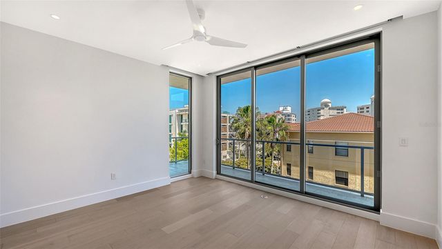 253 GOLDEN GATE POINT 401, Sarasota, FL 34236
